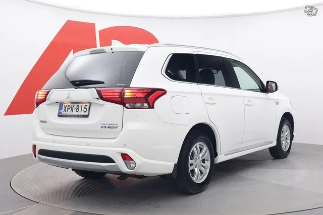 Mitsubishi Outlander Intense Plus 4WD 5P - Ladattava hybridi Image 5